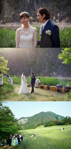 俳優ウォンビンと女優イ・ナヨンの結婚式の写真が公開され、話題となっている。写真：eden9提供