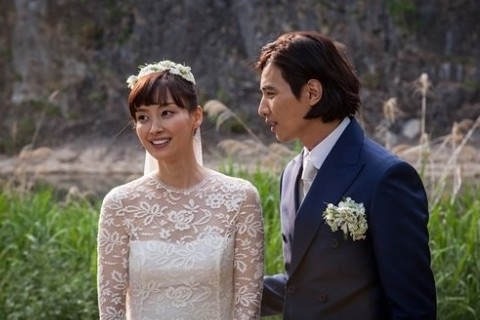 俳優ウォンビンと女優イ・ナヨンの結婚式の写真が公開され、話題となっている。写真：eden9提供