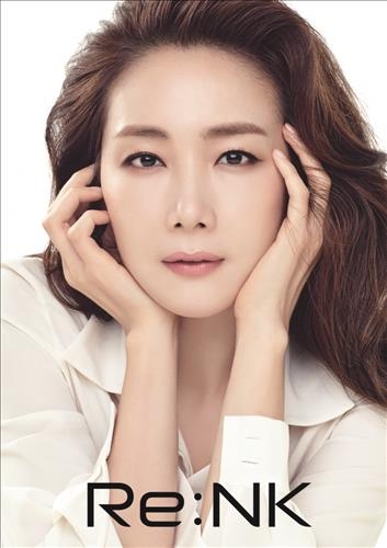 女優俳優チェ・ジウが、COWAYの化粧品ブランドRe:NK(リエンケイ)の新しい広告モデルに抜擢され、話題となっている。