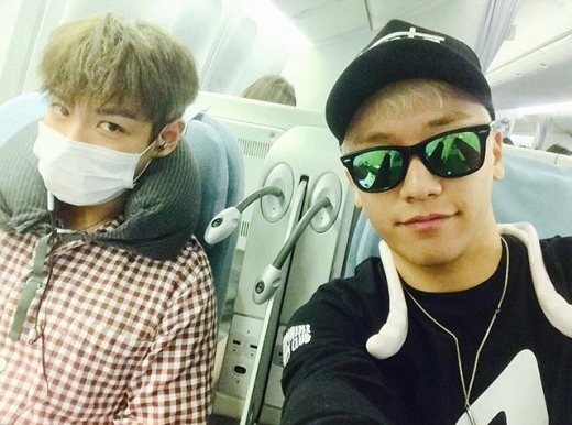 BIGBANGのV.I(スンリ)とT.O.Pが、機内で一緒に撮ったツーショット写真を公開した。