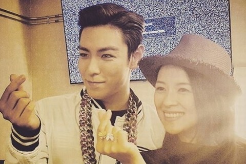 BIGBANGのT.O.Pが、中国の女優チャン・ツィイーとともに撮った微笑ましい記念ショットを公開し、注目を集めた。写真：ヤン・ヒョンソクのインスタグラム