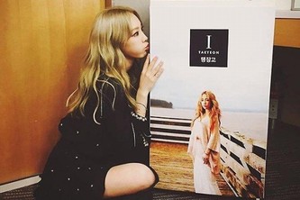 少女時代のテヨンが、ソロアルバムのグラビアをインスタグラムにアップして注目を集めている。写真：テヨンのインスタグラム