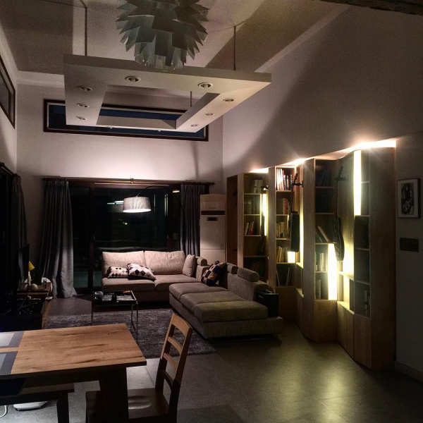 CNBLUEのイ･ジョンヒョンが、SNSを通じて自宅を公開した。