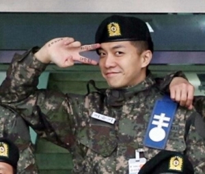 先月陸軍に入隊した歌手イ・スンギの訓練所5週目の写真が公開された。写真：陸軍訓練所公式ホームページ