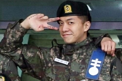 先月陸軍に入隊した歌手イ・スンギの訓練所5週目の写真が公開された。写真：陸軍訓練所公式ホームページ