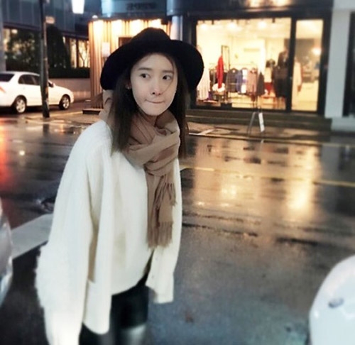 少女時代のユナが、夜のお出かけファションを公開し、注目を集めている。[写真]ユナ 微博(weibo/ウェイボー）