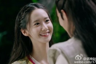 少女時代のユナが出演する中国ドラマ『武神 趙子龍』(原題)の撮影現場での写真が視線を引きつけた。写真：ウェイボー