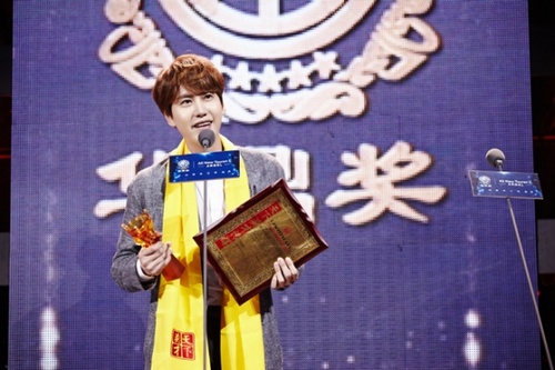 SUPER JUNIORのキュヒョンとf(x)が、中国の有名授賞式で揃って受賞した。写真：SMエンターテインメント