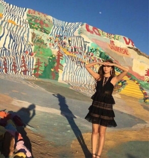 元少女時代のジェシカが、先月アメリカのロサンゼルスで撮影した新曲PV撮影現場での写真を公開した。写真：ジェシカのインスタグラム