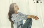 美容番組のMCとして活躍している女優ソン・ジヒョが美容力を発揮しているグラビアを公開して注目を集めている。写真：デジタルマガジン『VIEW』