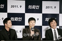 30日午前にソウル東大門メガボックスで韓国映画「依頼人」の製作発表会が行われ、主演俳優チャン・ヒョク、パク・ヒスン、ハ・ジョンウ らが参加した。