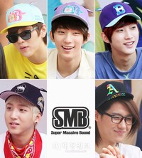 B1A4が、帽子ブランド「HAT’S ON」のファッションキャップSMB(Super Massive Bound)の広告撮影を行った。